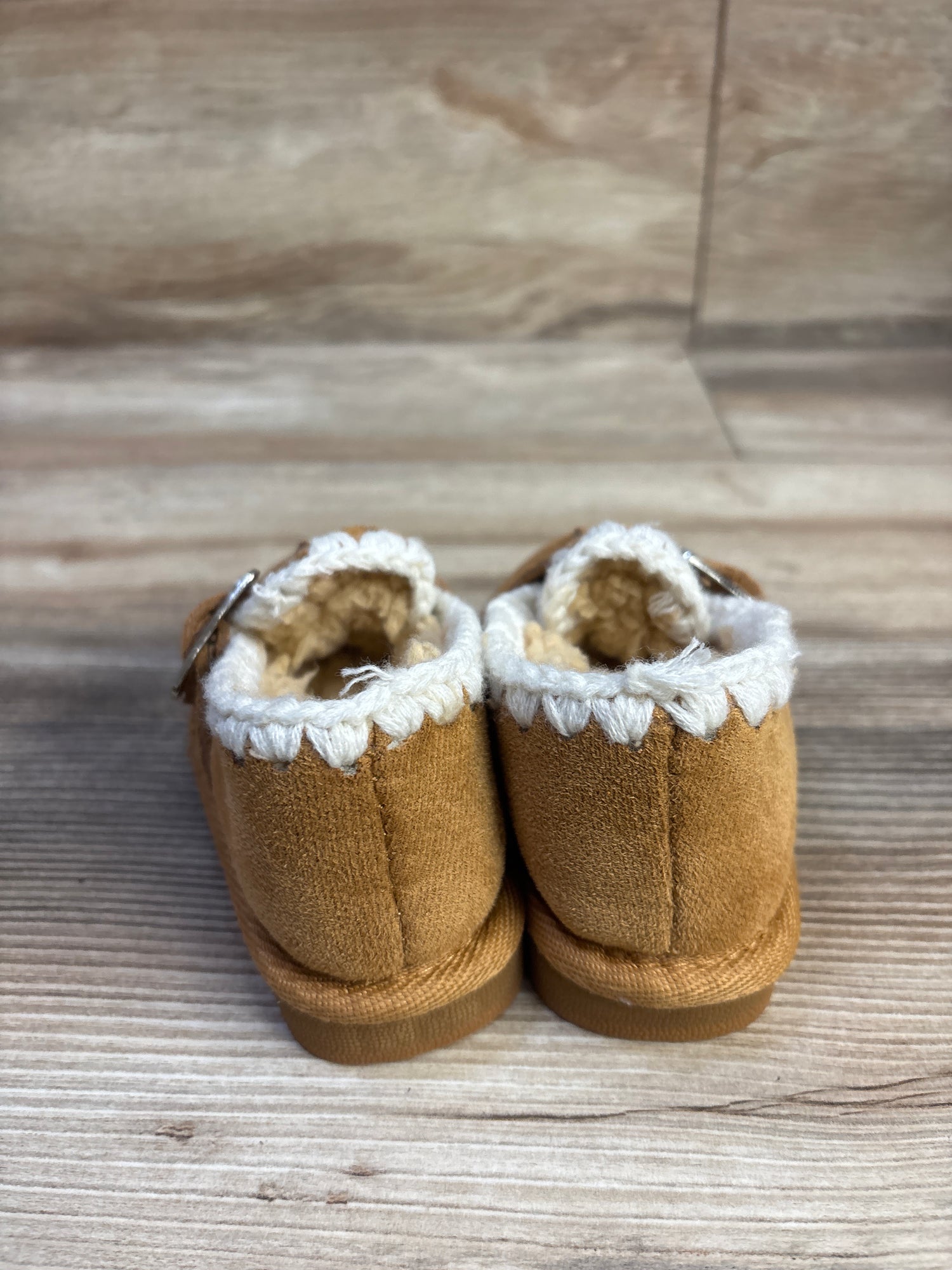 NEW Capelli Sherpa Buckle Slippers Brown sz 4/5c