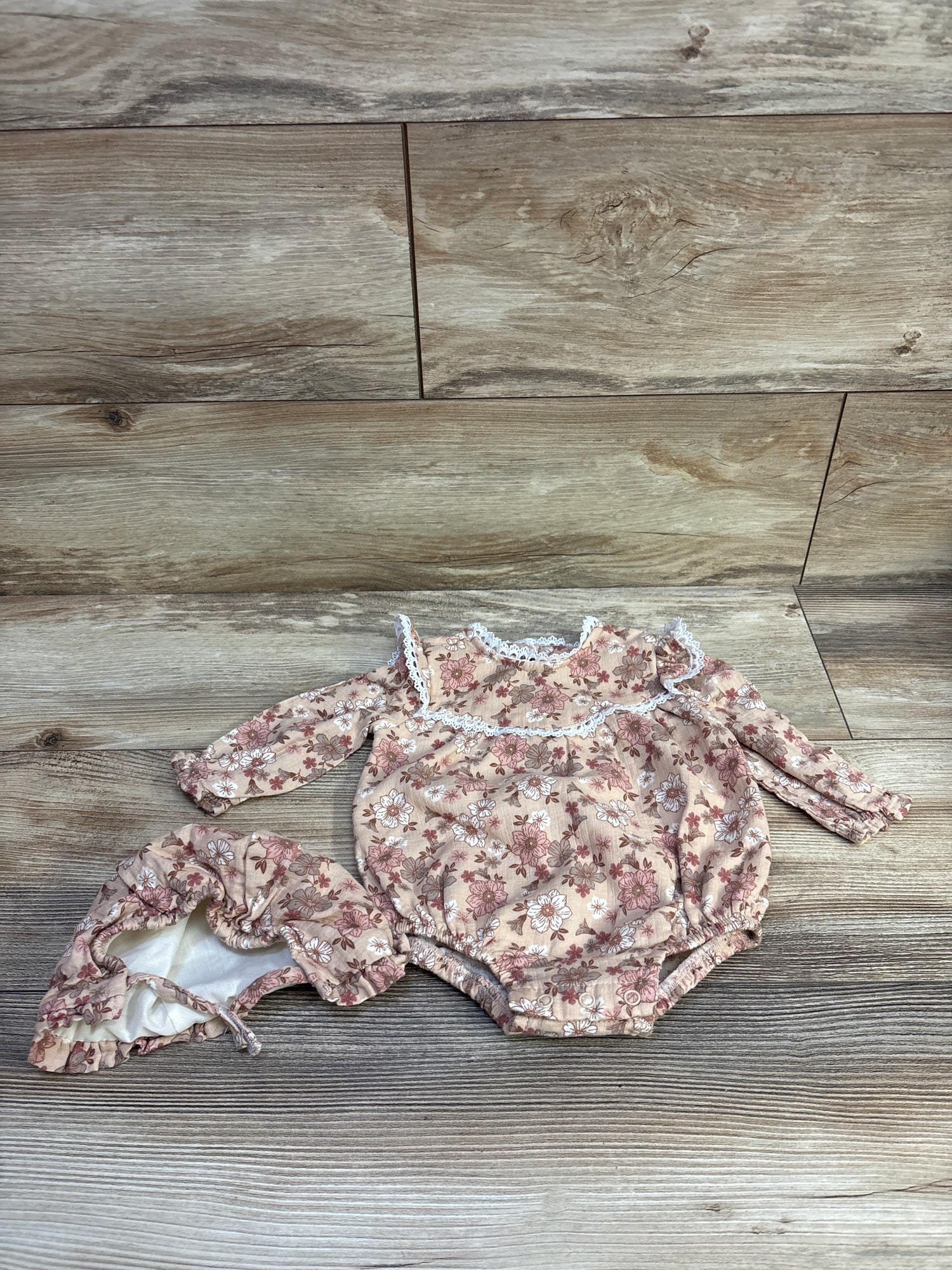 Nicole Miller 2pc Floral Bubble Romper & Bonnet Set Peach sz 6/9m