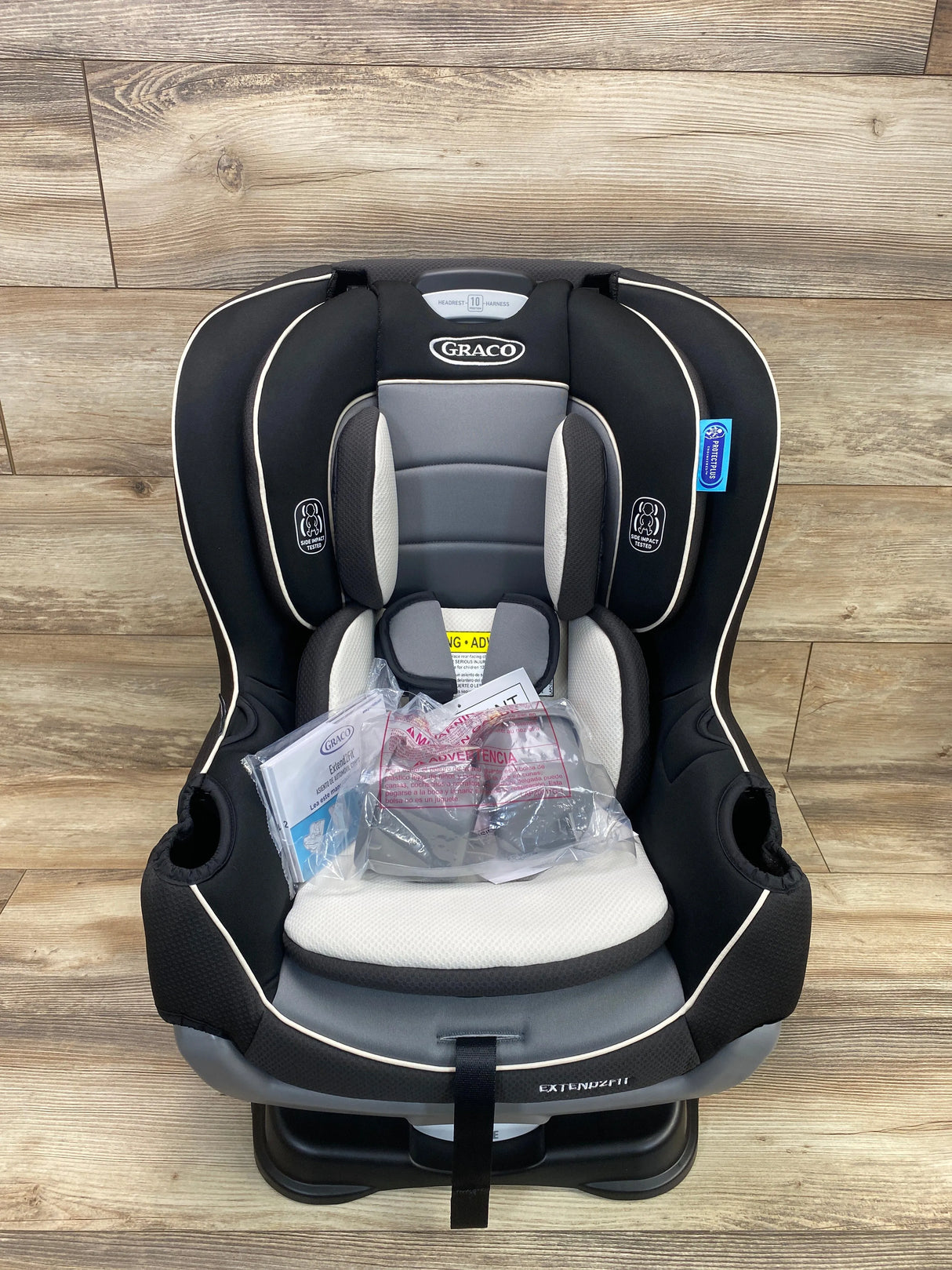 NEW Graco Extend2Fit Convertible Car Seat in Gotham