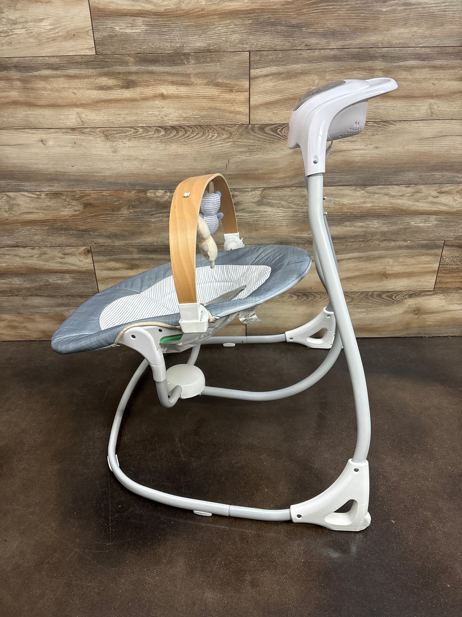 Ingenuity SimpleComfort Compact Swing with Wood Toy Bar - Chambray*