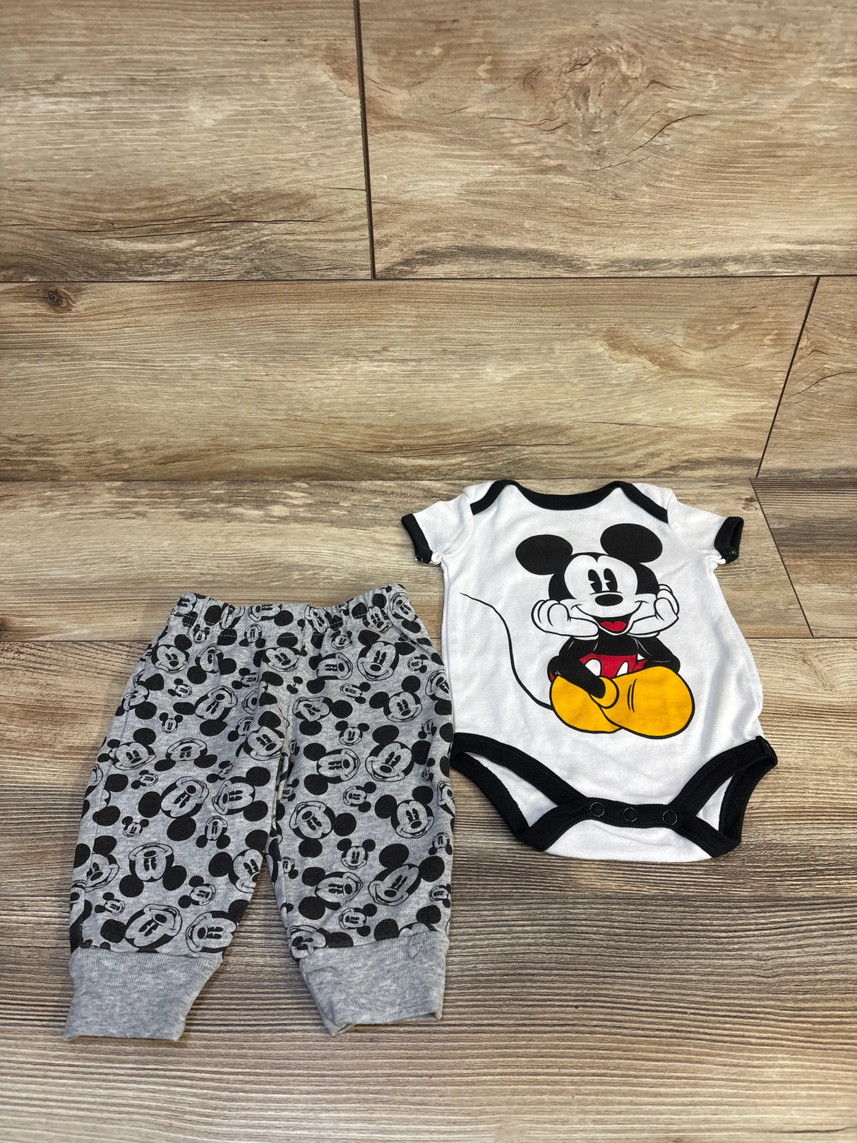 Disney Baby 2pc Mickey Mouse Bodysuit & Bottoms Set White sz 0-3m