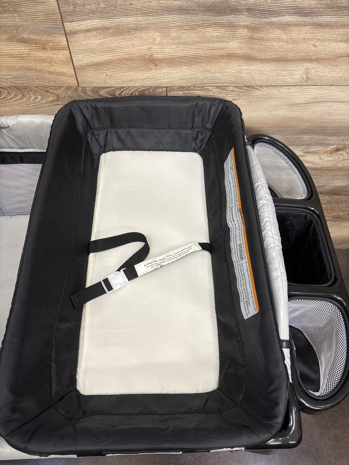 Pack n Play w/ Bassinet & Changing Table - Grey