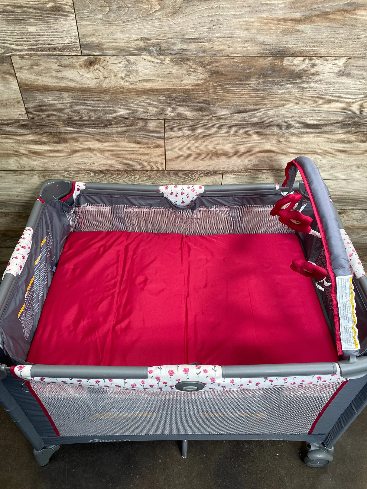 Graco Pack 'n Play On the Go Playard in Amory