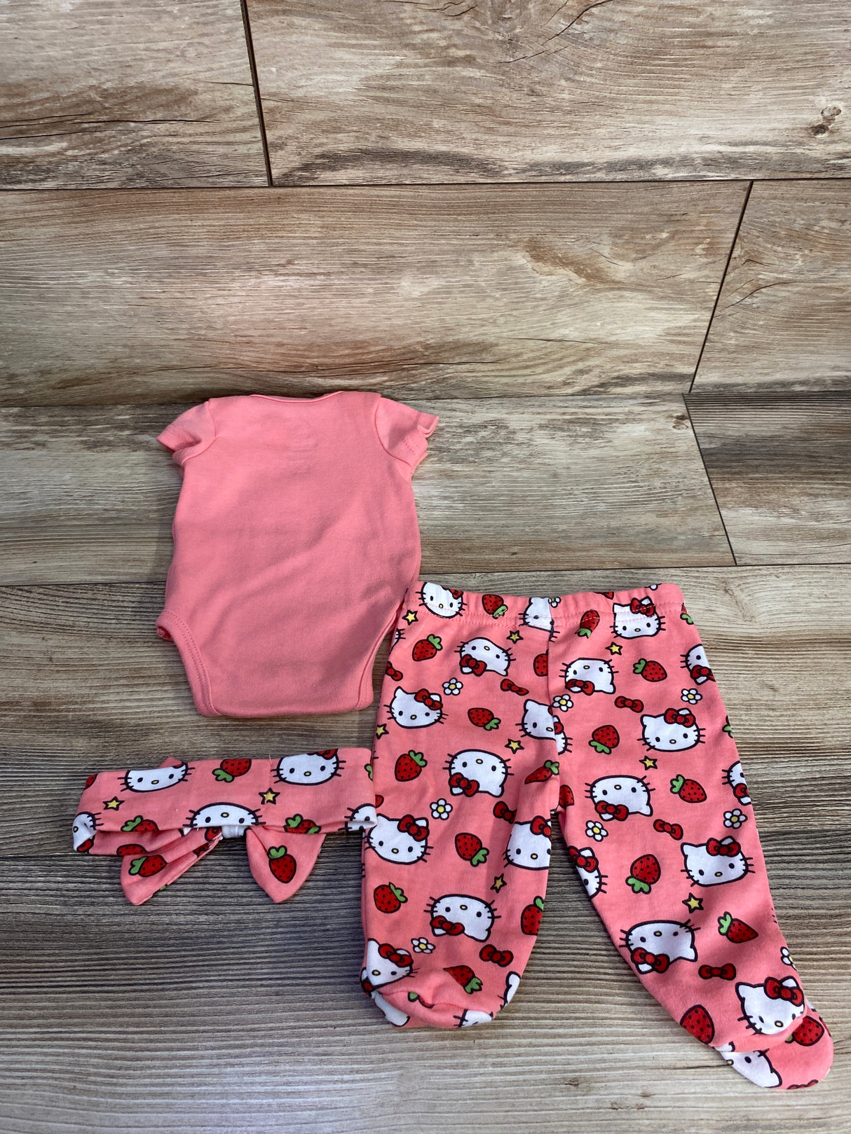 Hello Kitty Strawberry 3pc Bodysuit Set Pink sz Newborn