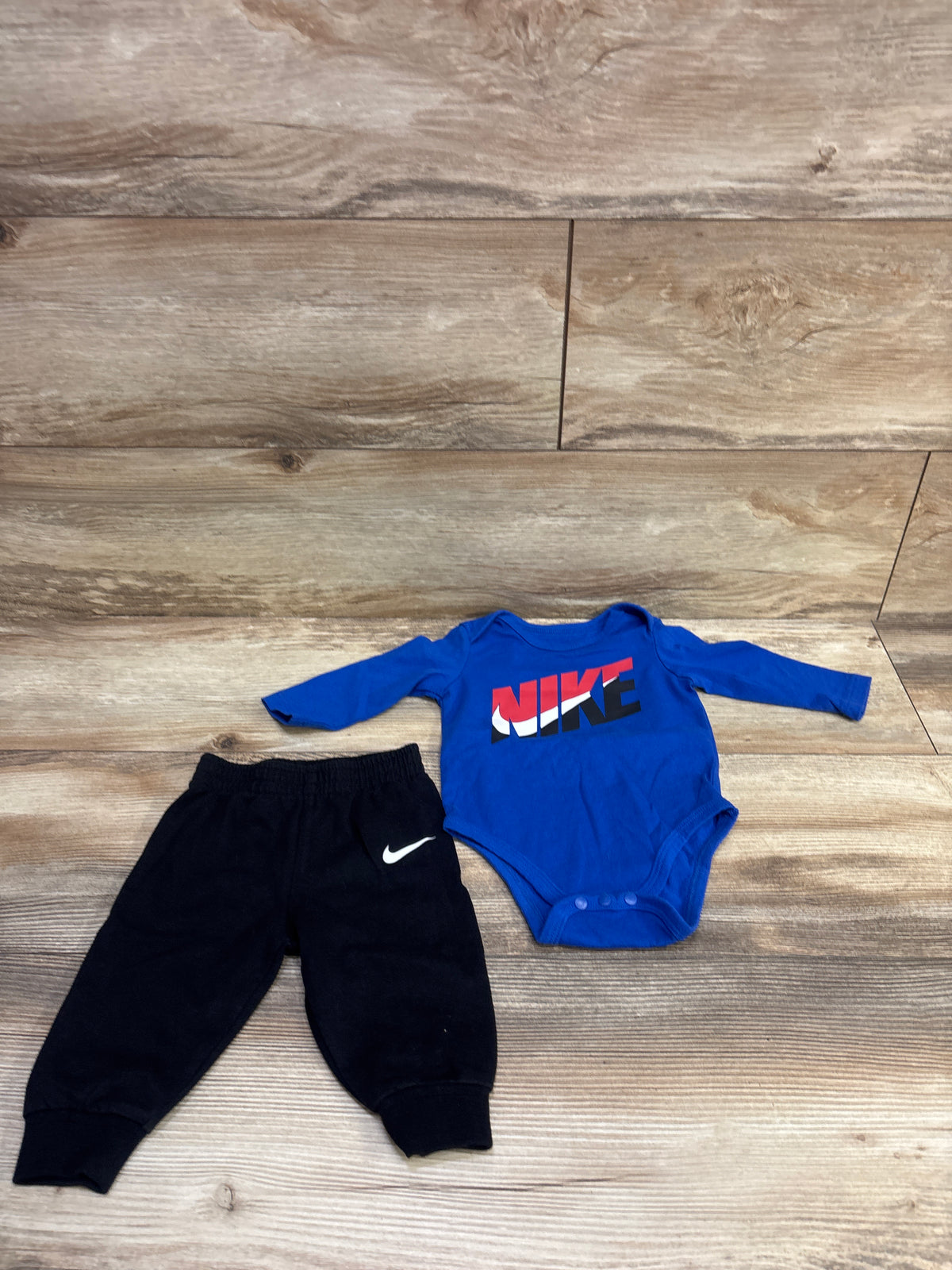 Nike 2pc Bodysuit & Joggers Set Blue sz 6m