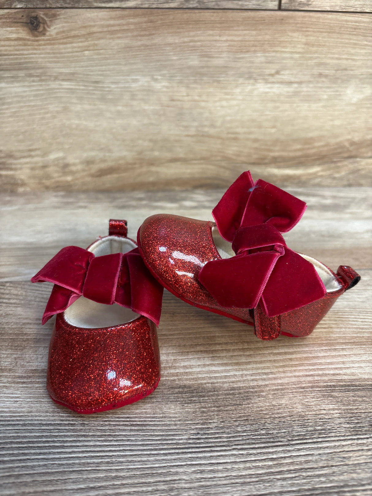 Mary Jane Crib Shoes w/ Bow Detail, Red Glitter sz 3c