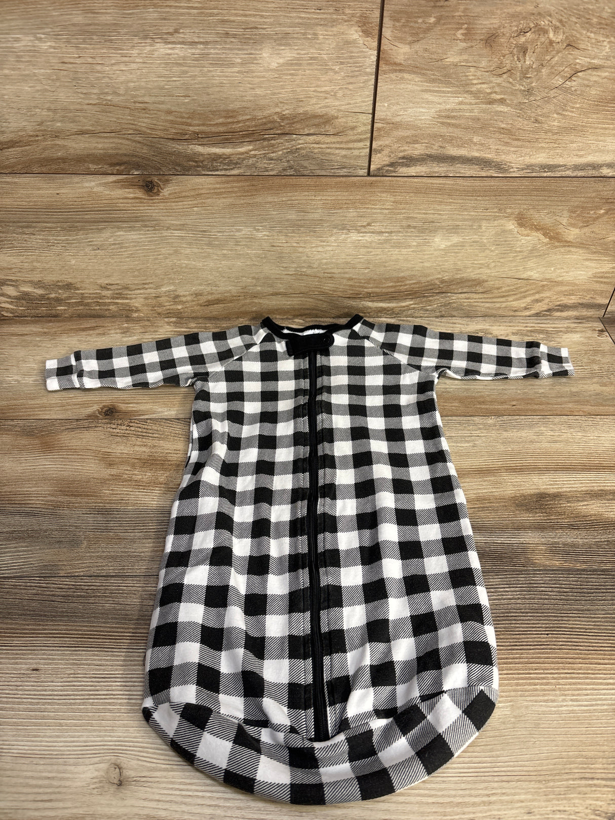 The Peanut Shell Buffalo Plaid Long Sleeve Sleepsack Black sz 0-3m