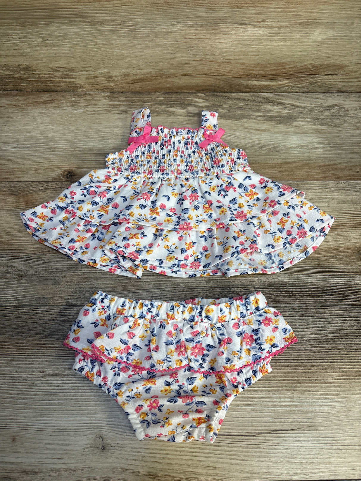Little Lass Baby 2pc Smocked Ruffle Top & Bloomers Set White sz 3/6m