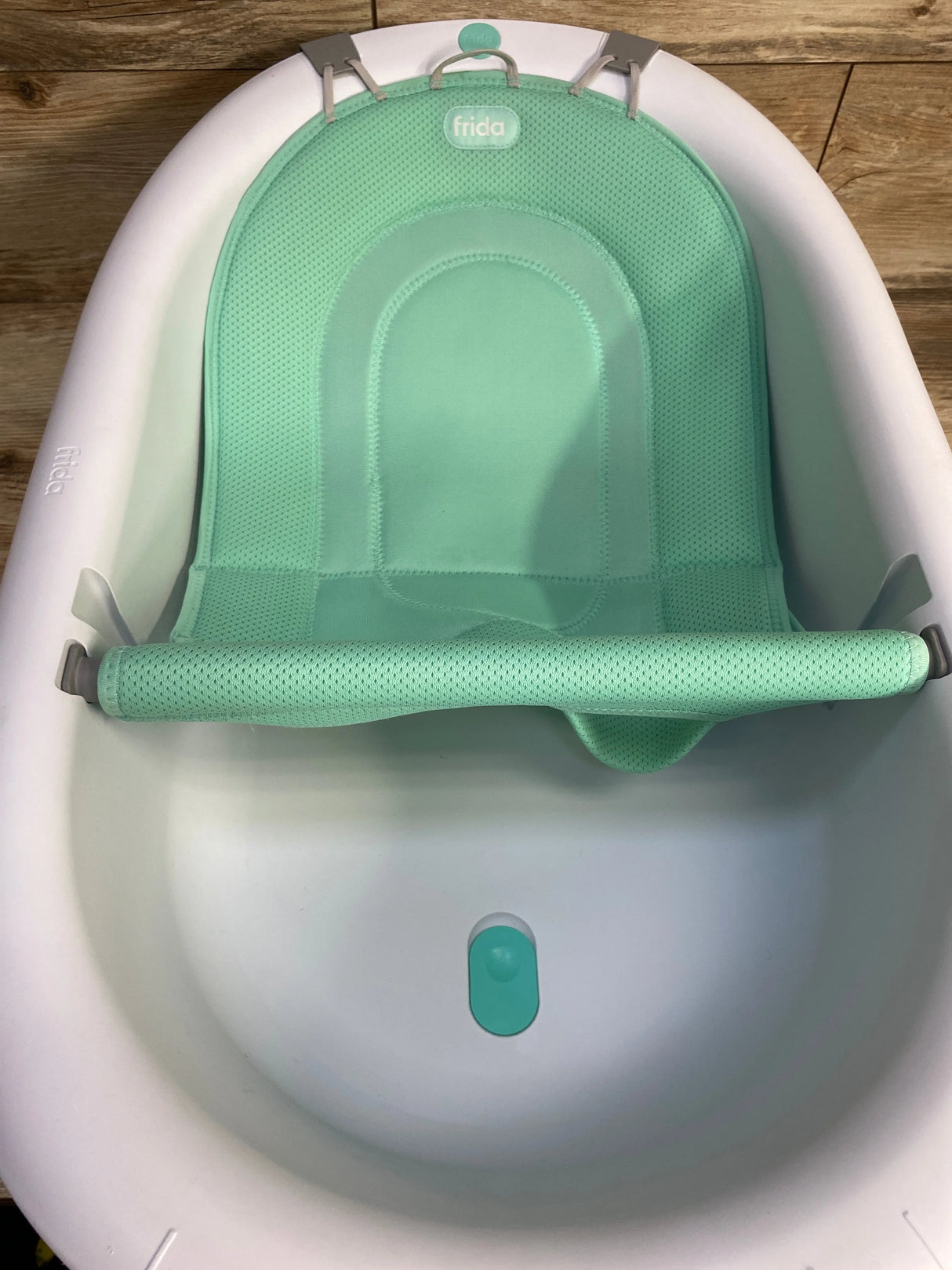 Frida Baby 4-in-1 Grow-With-Me Bath Tub