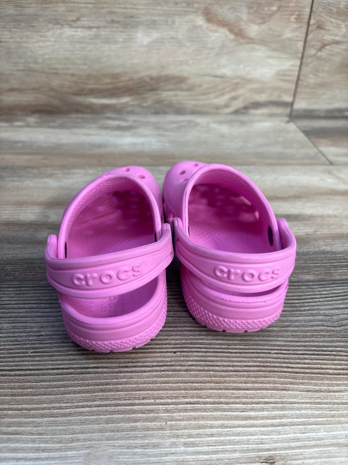 Crocs Classic Clogs Pink sz 9c - Me n Mommy To Be
