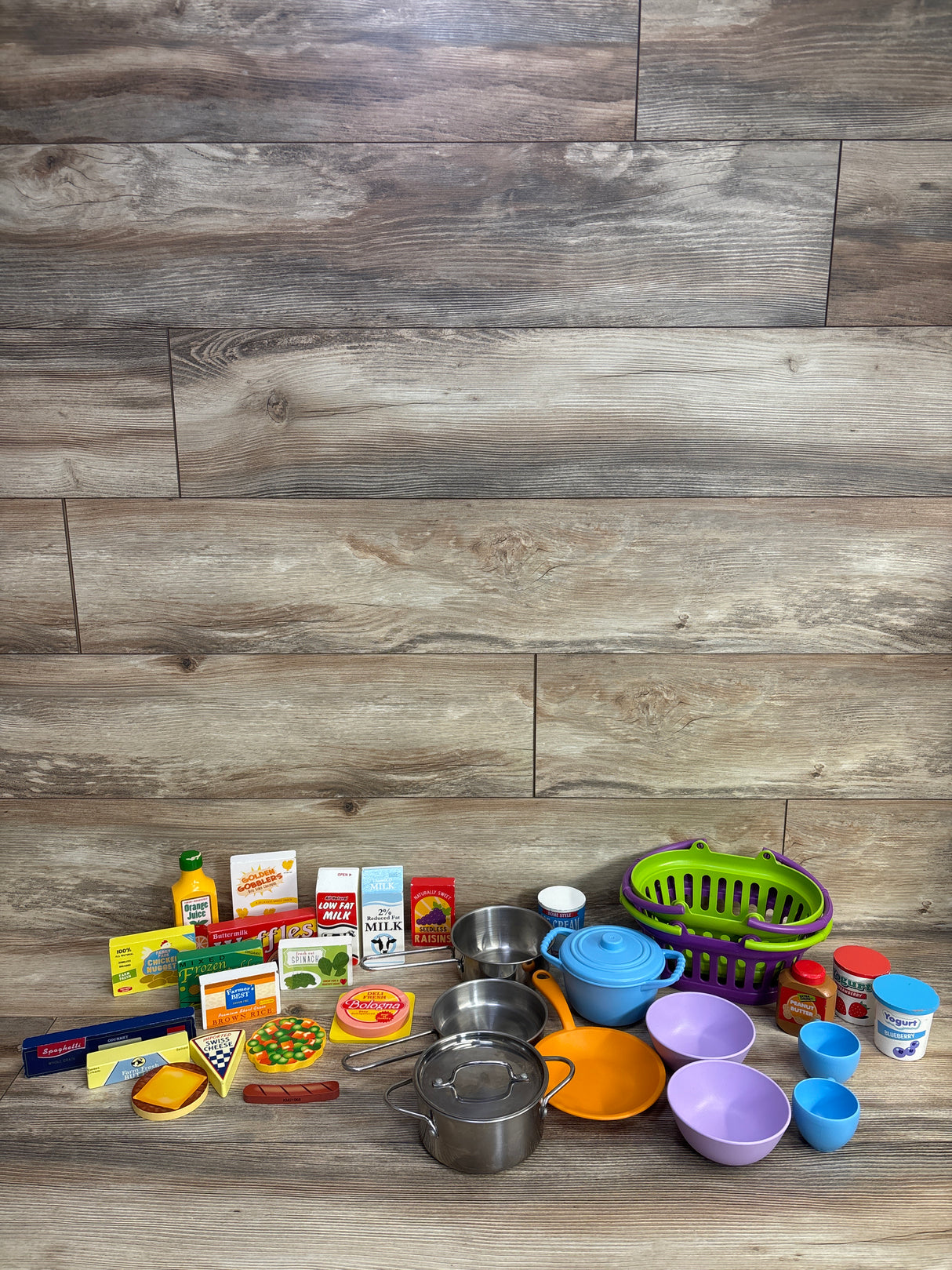 21pc Wooden Play Food w/ 2 Baskets & 11pc Dishes