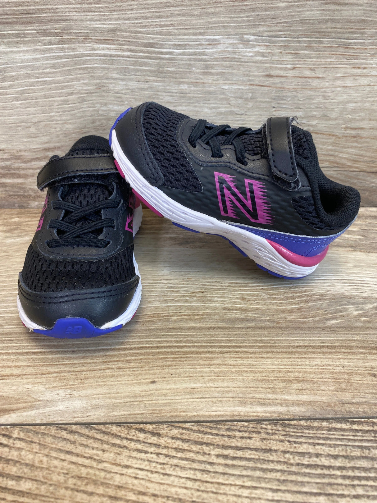 New Balance Kids' 680v6 Hook and Loop Running Shoe Black/Pink/Purple Sz 5.5c