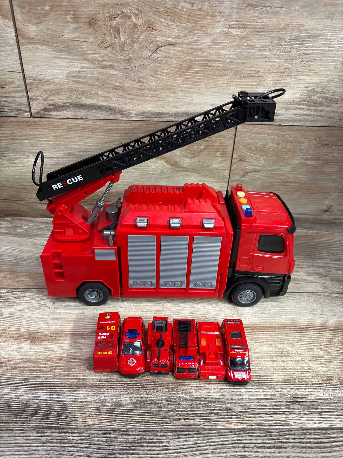 KWANITHINK Fire Truck Transport Vehicle with 6 Mini Vehicles