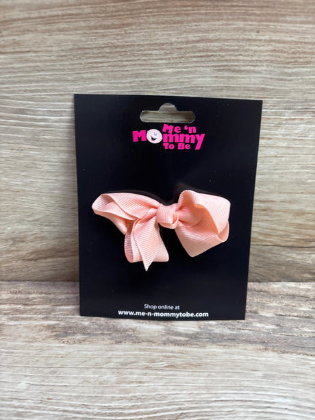 Peach solid hair bow by Me n Mommy To Be on a black display card