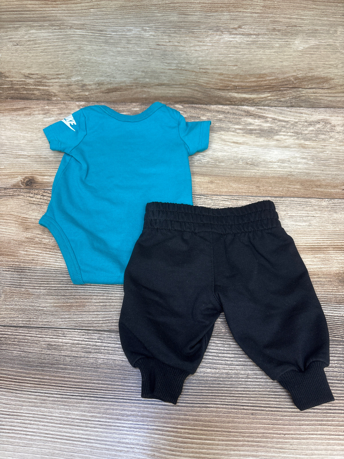 Nike 2pc Bodysuit & Pants Set Teal sz Newborn