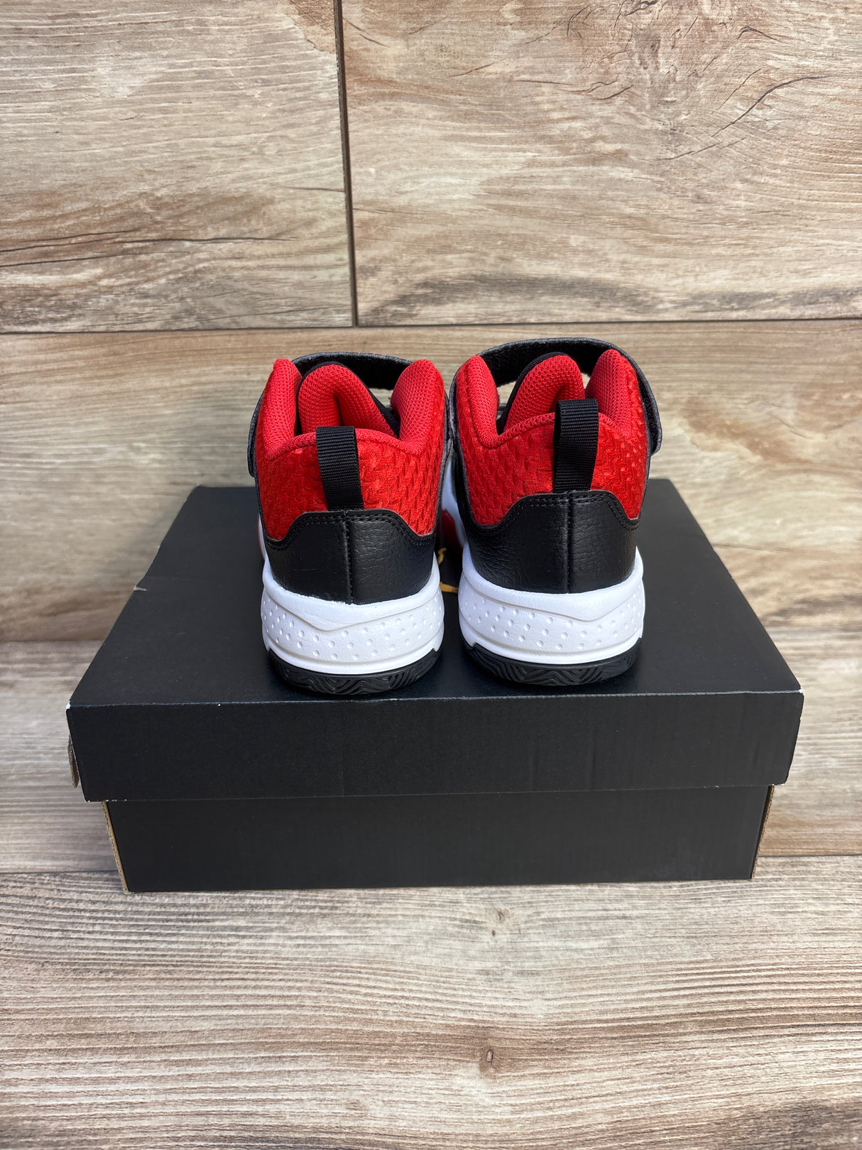 Jordan Max Aura 3 TD 'Bred' Sneakers sz 11c