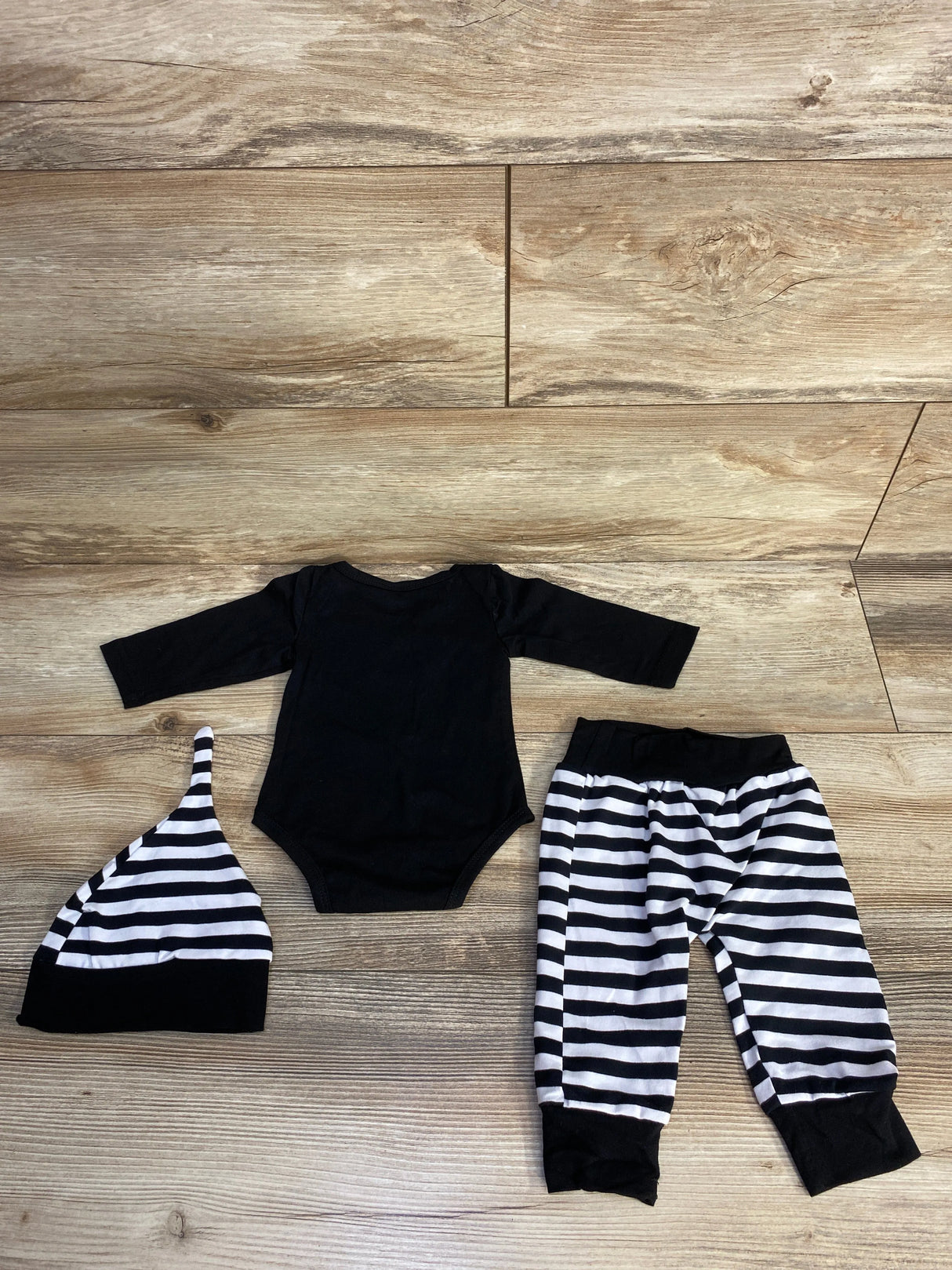 3pc Worth The Wait Bodysuit & Bottoms Set Black sz 0-3m