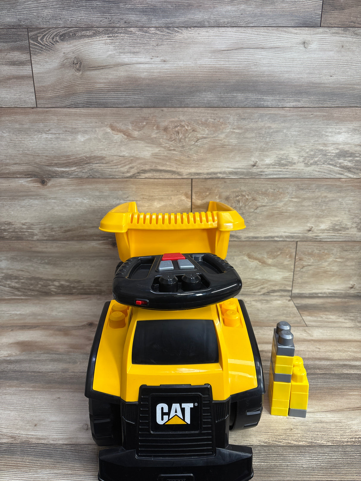 Mega Bloks Cat 3-In-1 Dump Truck Ride-On