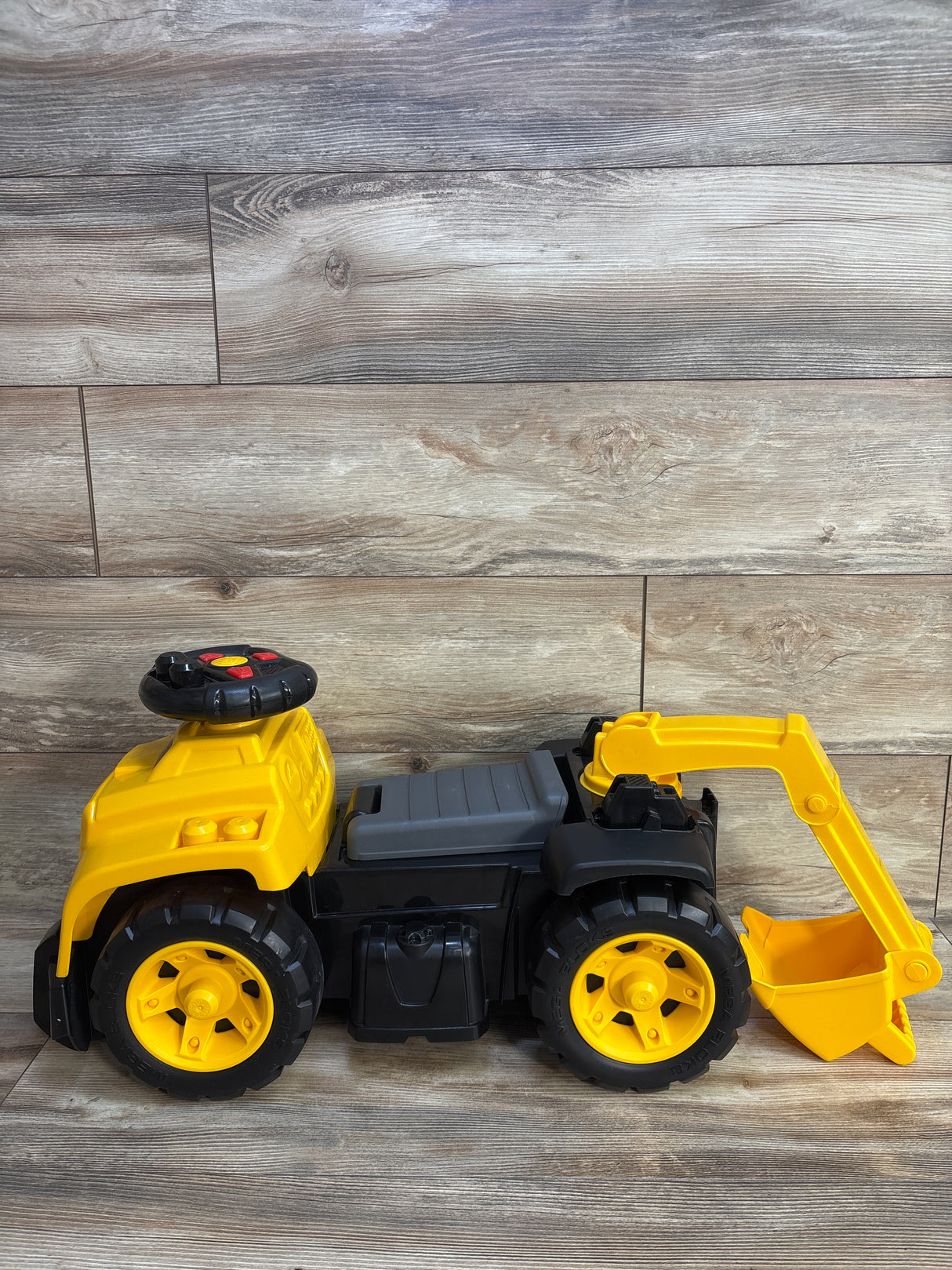Mega Bloks CAT 3-in-1 Excavator Ride-On