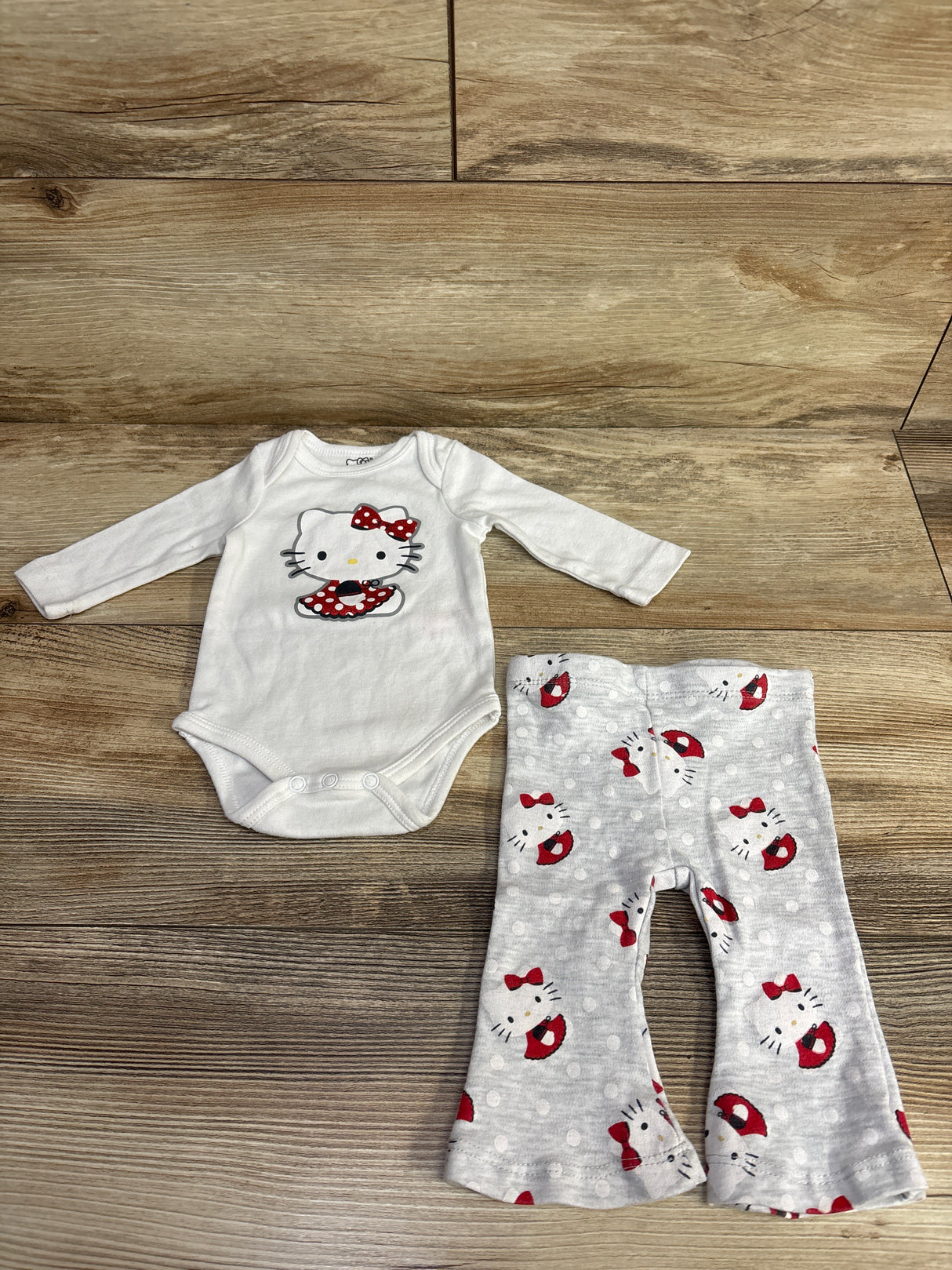 Hello Kitty 2pc Bodysuit & Bottoms Set White sz 3m