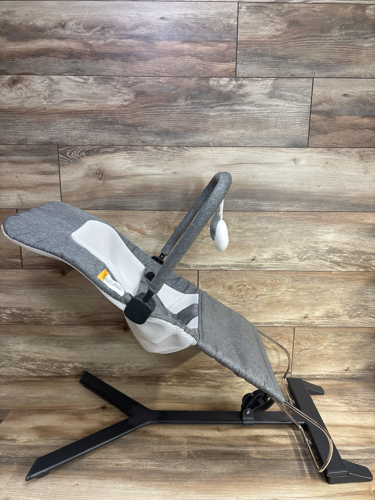 Baby Delight Alpine Wave Deluxe Bouncer with Motion in Driftwood Gray