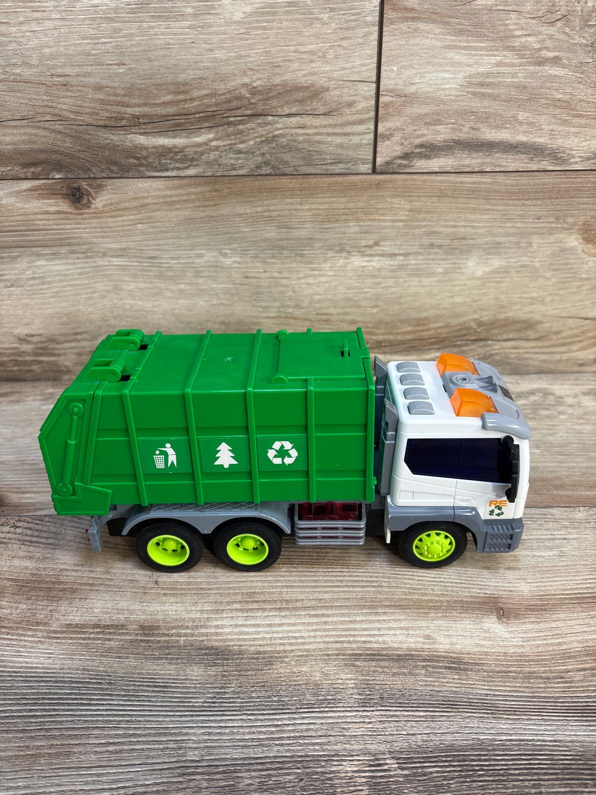 Maxx Action Recycling Truck