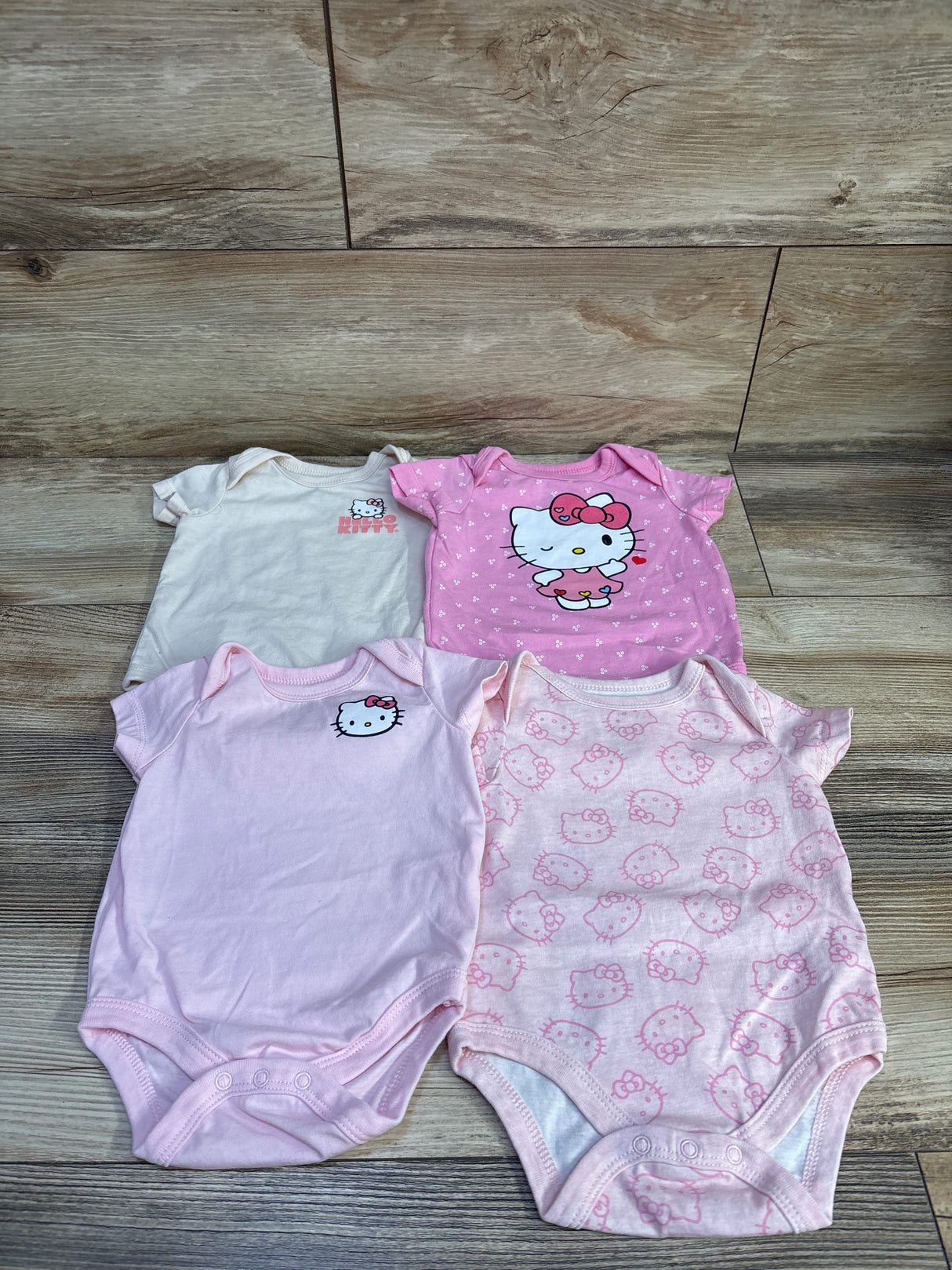 Hello Kitty 4pk Bodysuits Pink sz 3/6m