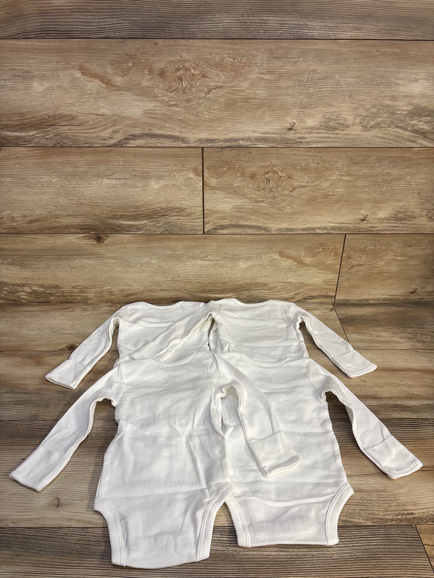 NWOT Simple Joys 4pk Long Sleeve Bodysuit Set White sz 0-3m