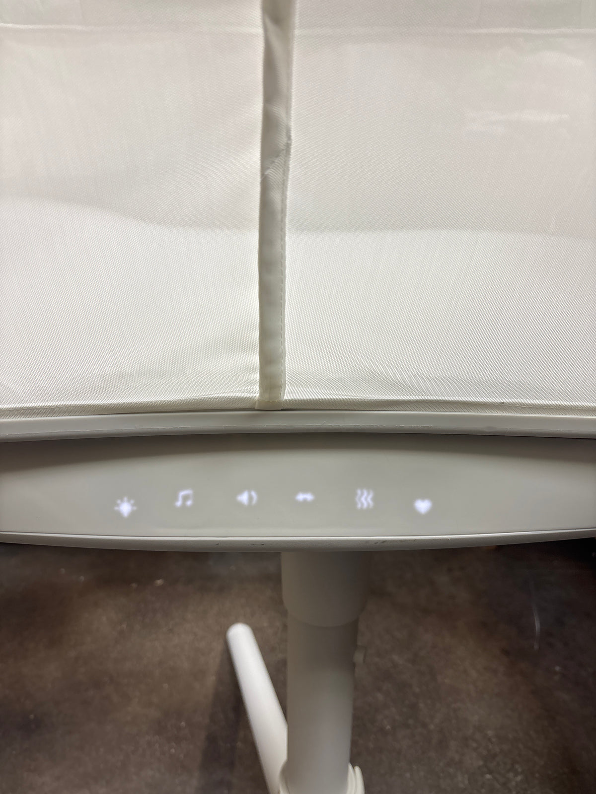 Halo BassiNest Connected Swivel Sleeper 3.0 Smart Bassinet in Grey