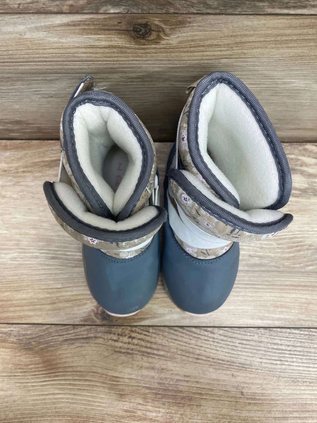 Carter's Light Up Snow Boots Grey sz 7c