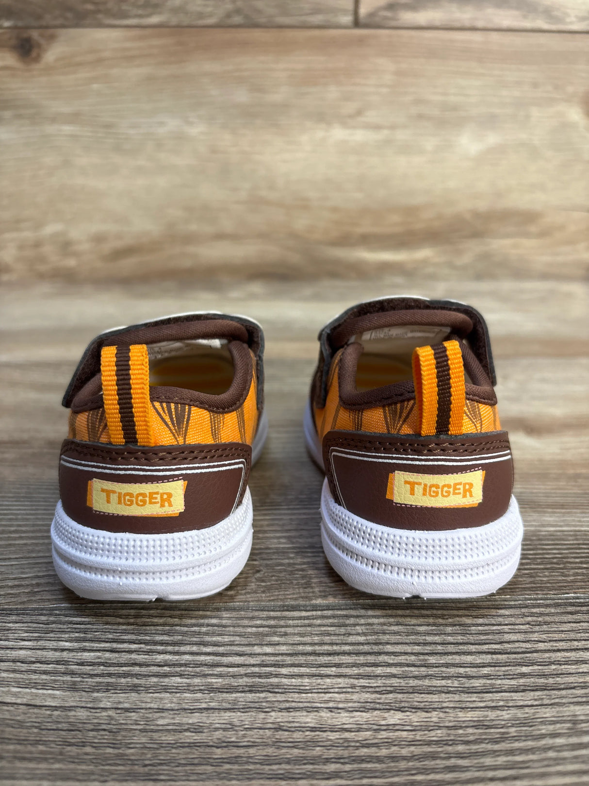 Disney Winnie the Pooh Tigger Sneakers Brown sz 4c