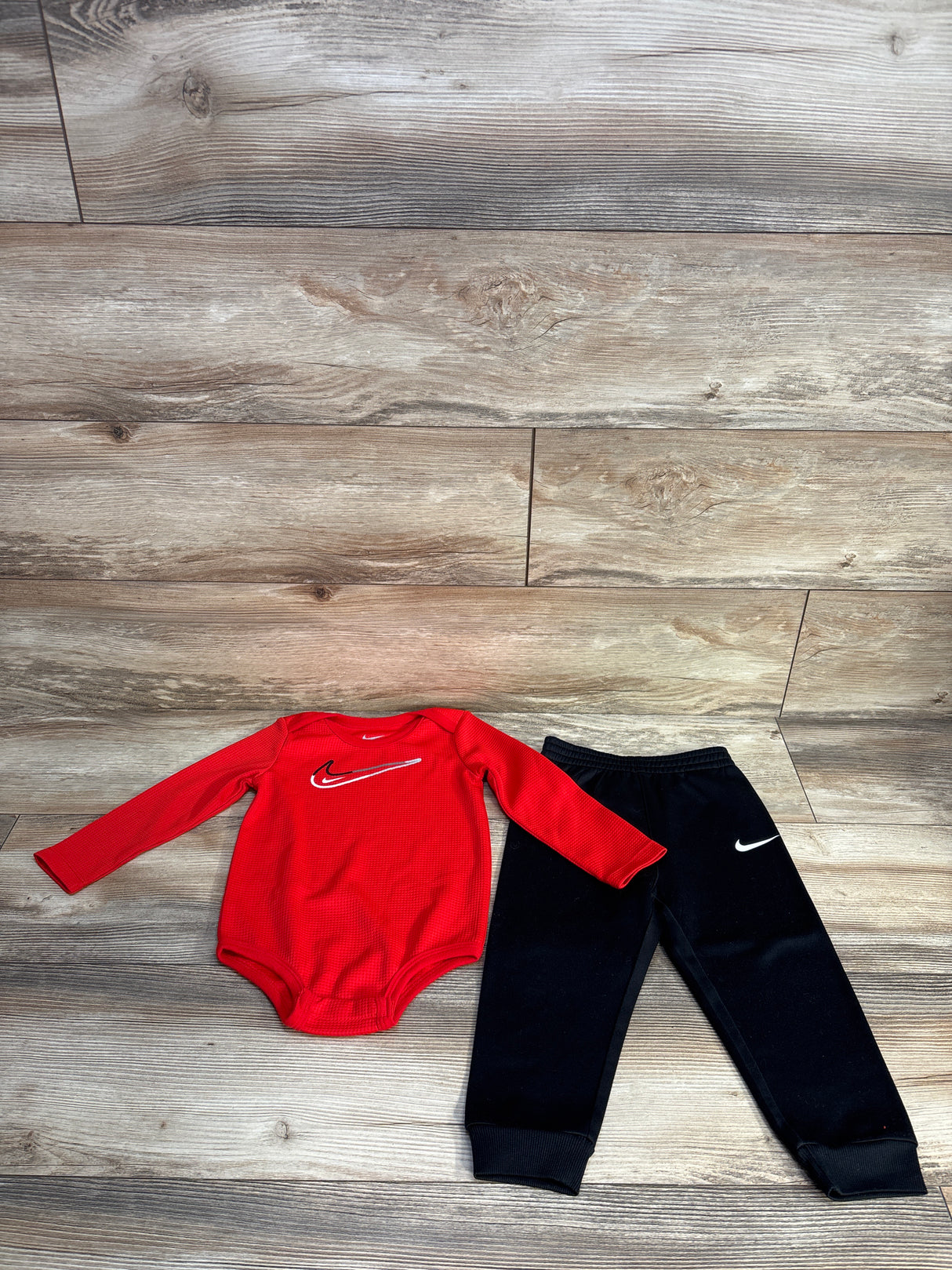 Nike 2pc Set Thermal Bodysuit & Joggers Red sz 24m