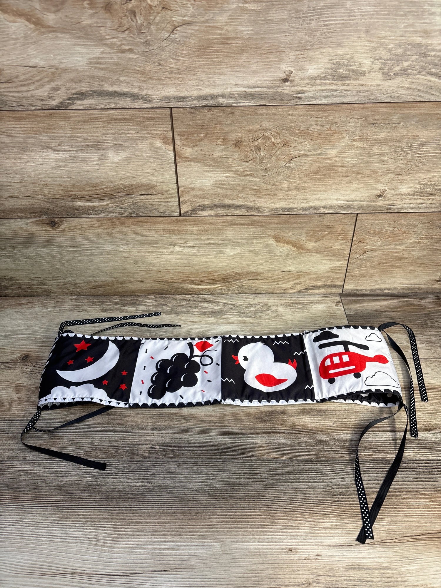 Thremhoo Black and White High Contrast Tummy Time Soft Crinkle Book