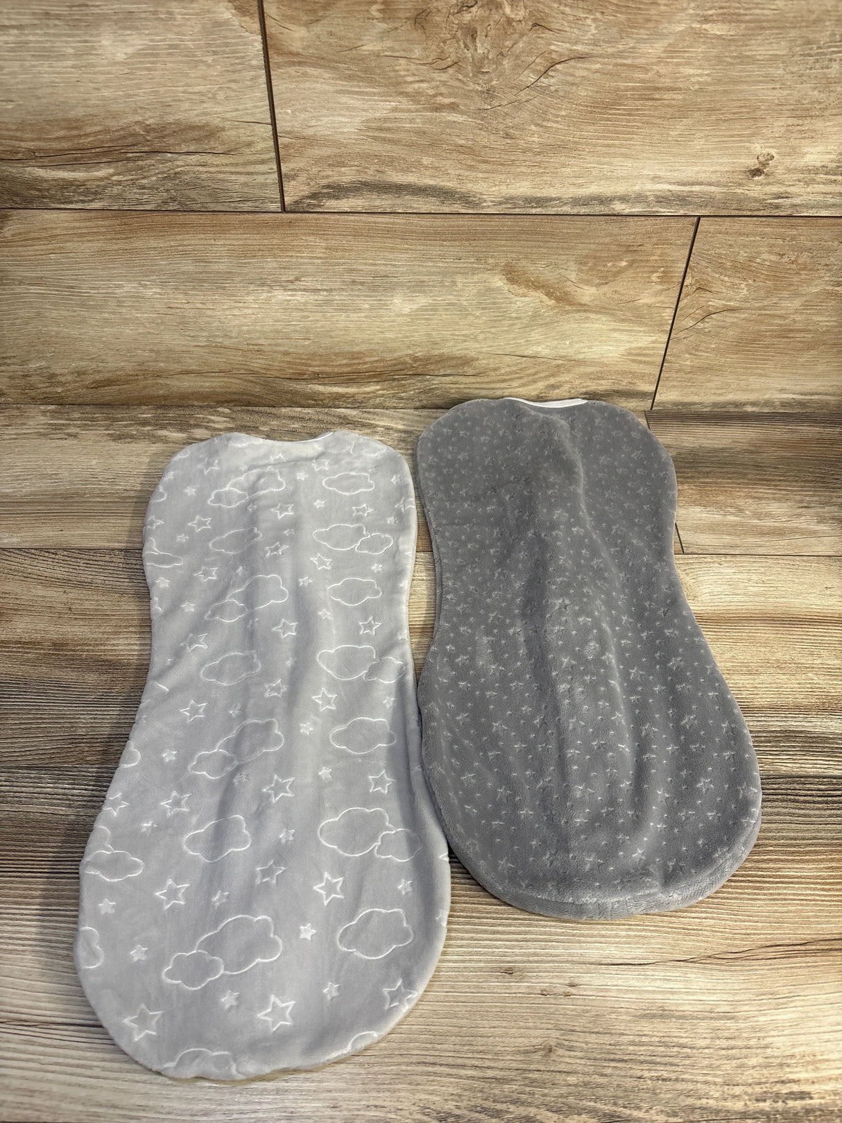 SwaddleMe by Ingenuity 2pk Velboa Swaddle Pod Set Grey sz 0-2m