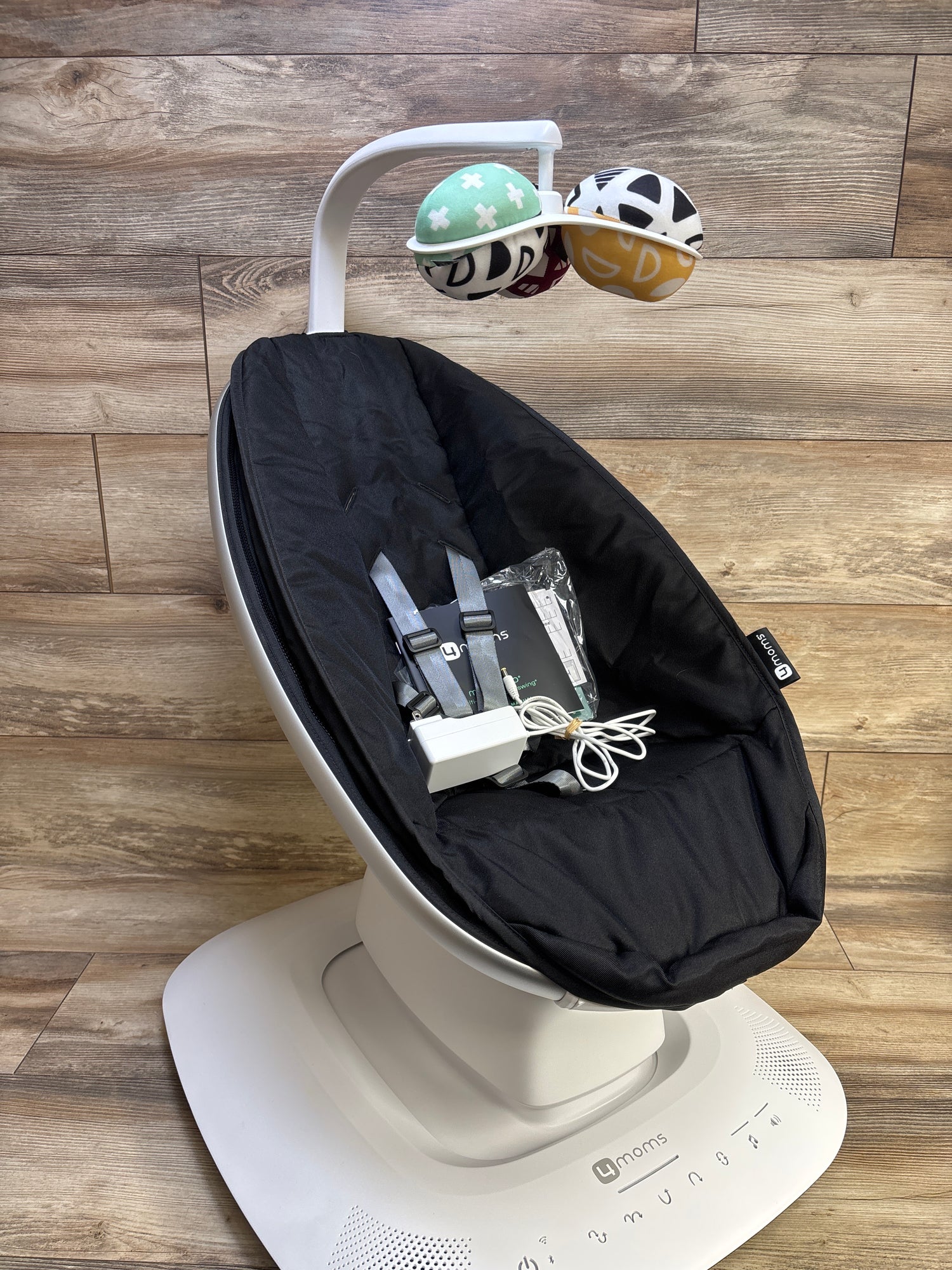 4moms mamaRoo Multi-Motion Baby Swing Smart Connectivity in Black