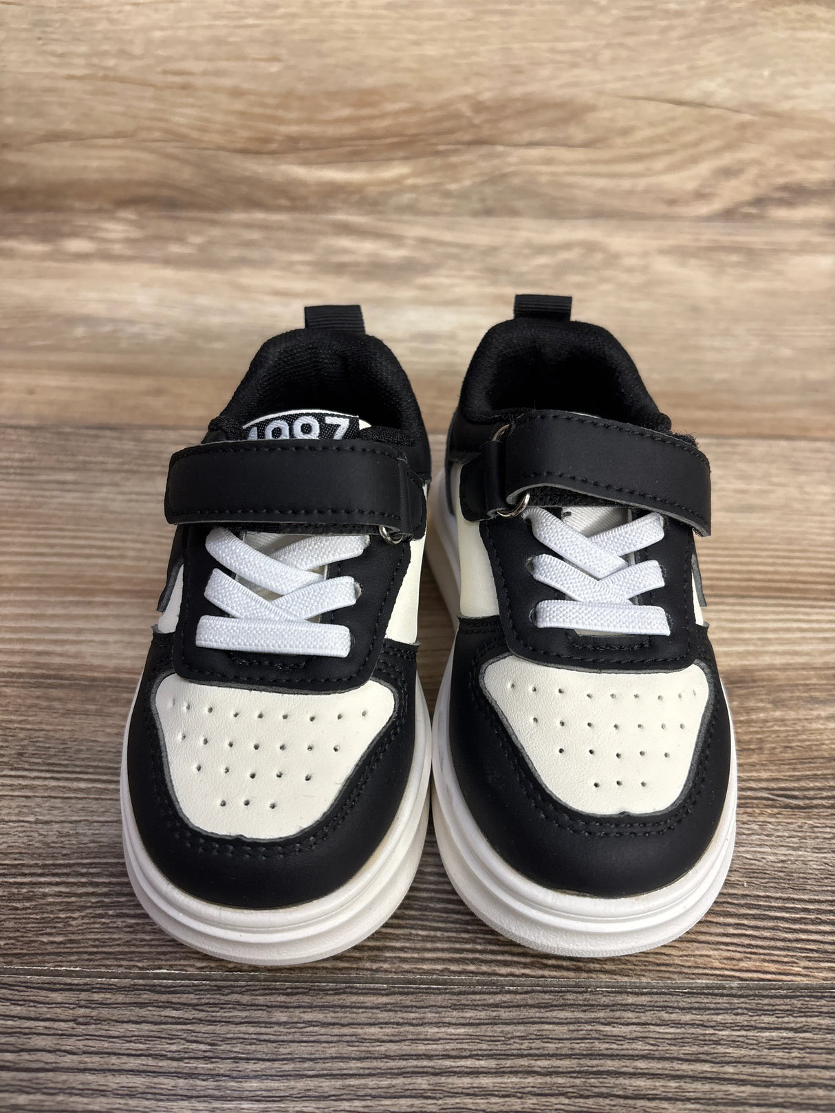 Shein Low Top Sneakers Black/White sz 5c