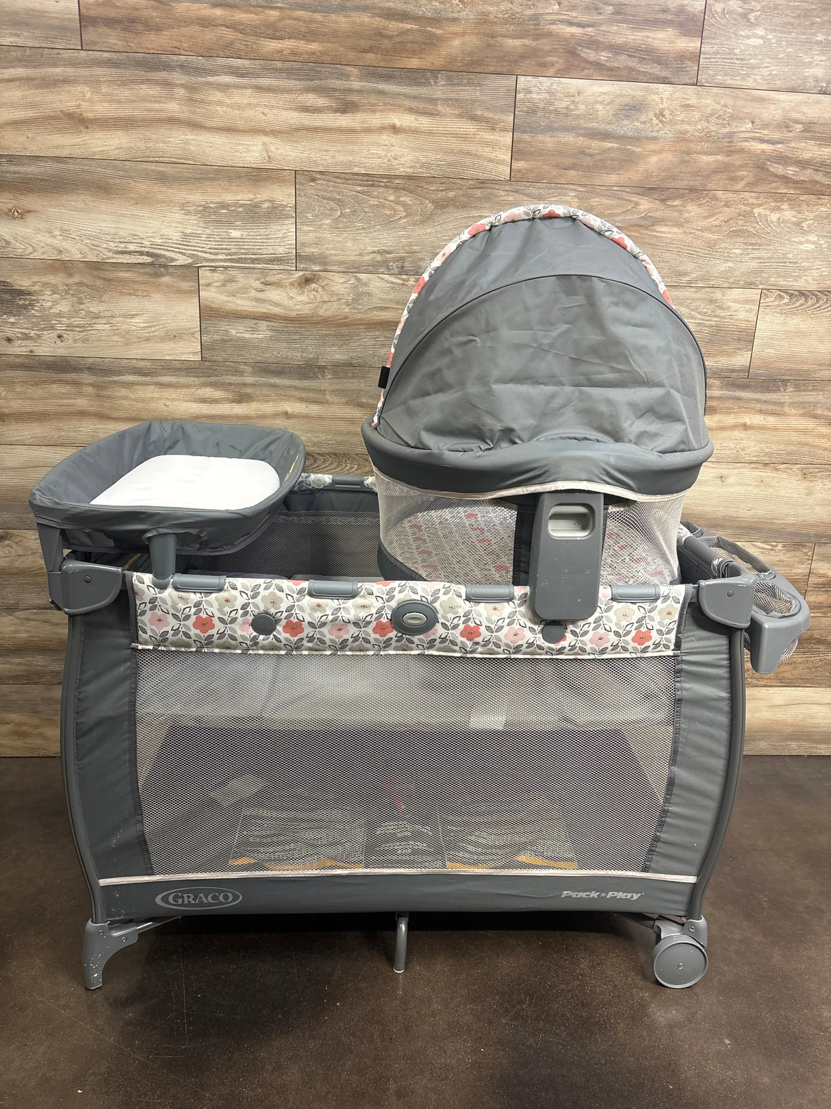 Graco Pack 'n Play Travel Dome LX in Annie Floral