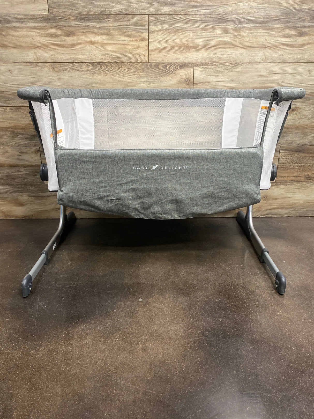 Baby Delight Beside Me Dreamer Bassinet & Bedside Sleeper in Grey