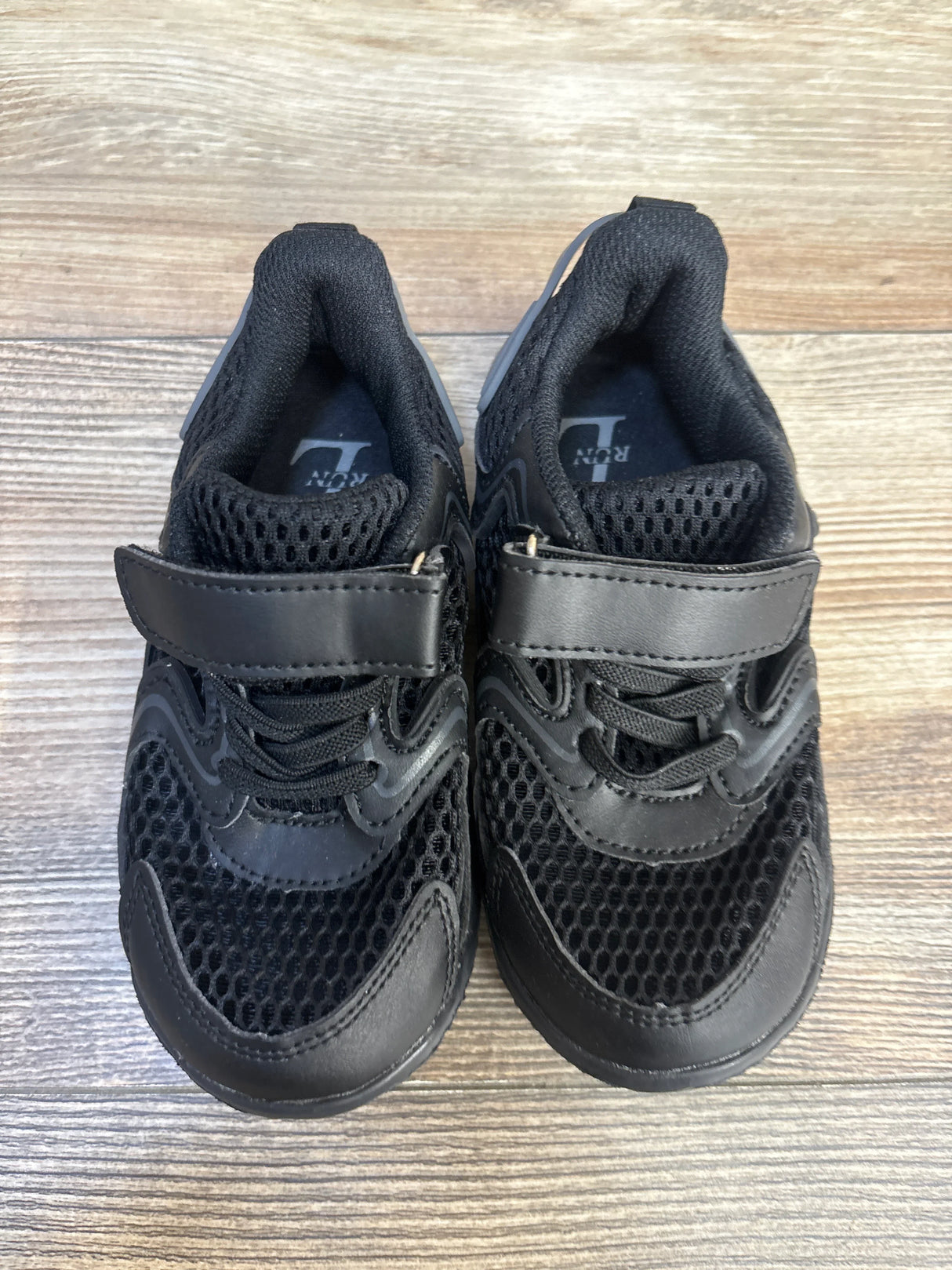 L Run Water Sneakers Black sz 8/9c