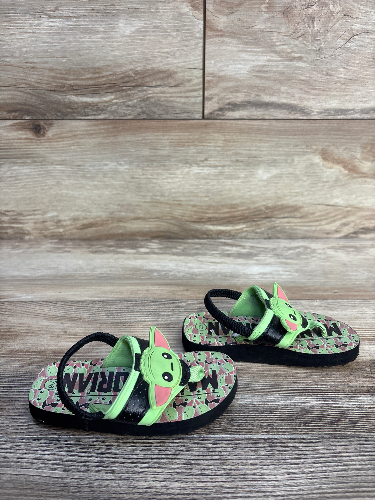 Star Wars Mandalorian Grogu Flip Flops Green sz 7/8c