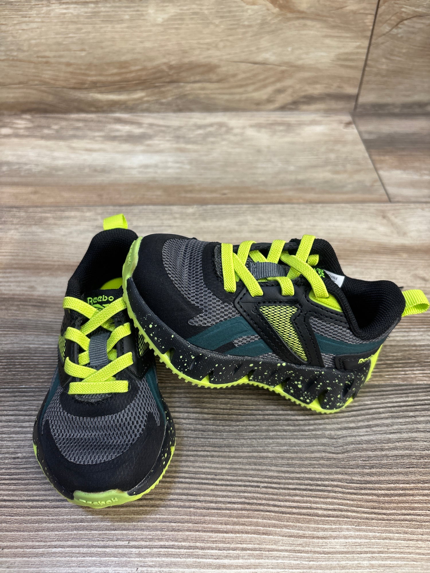Reebok Zig Vector Sneakers in Black/Digital Lime sz 6c