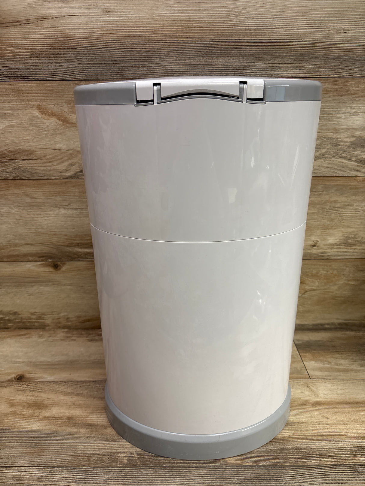 Dekor Classic Hands-Free Diaper Pail with 2 Refills