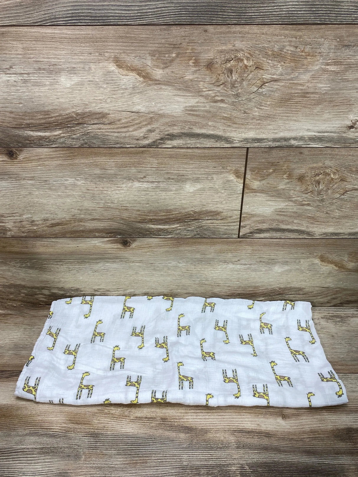 Muslin Swaddle Blanket Giraffe Print White