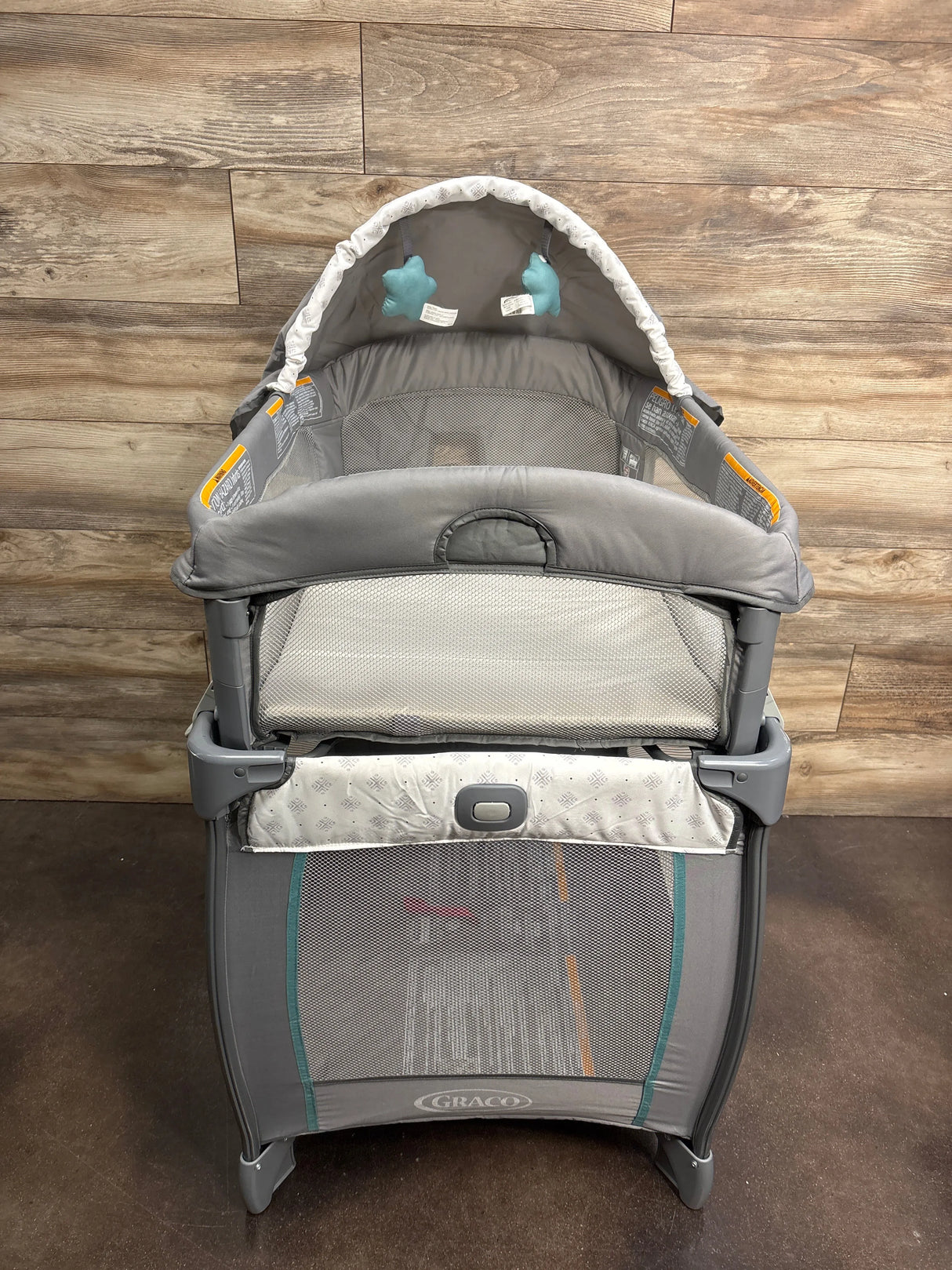 Graco My View 4-in-1 Bassinet Pack 'n Play in Derby