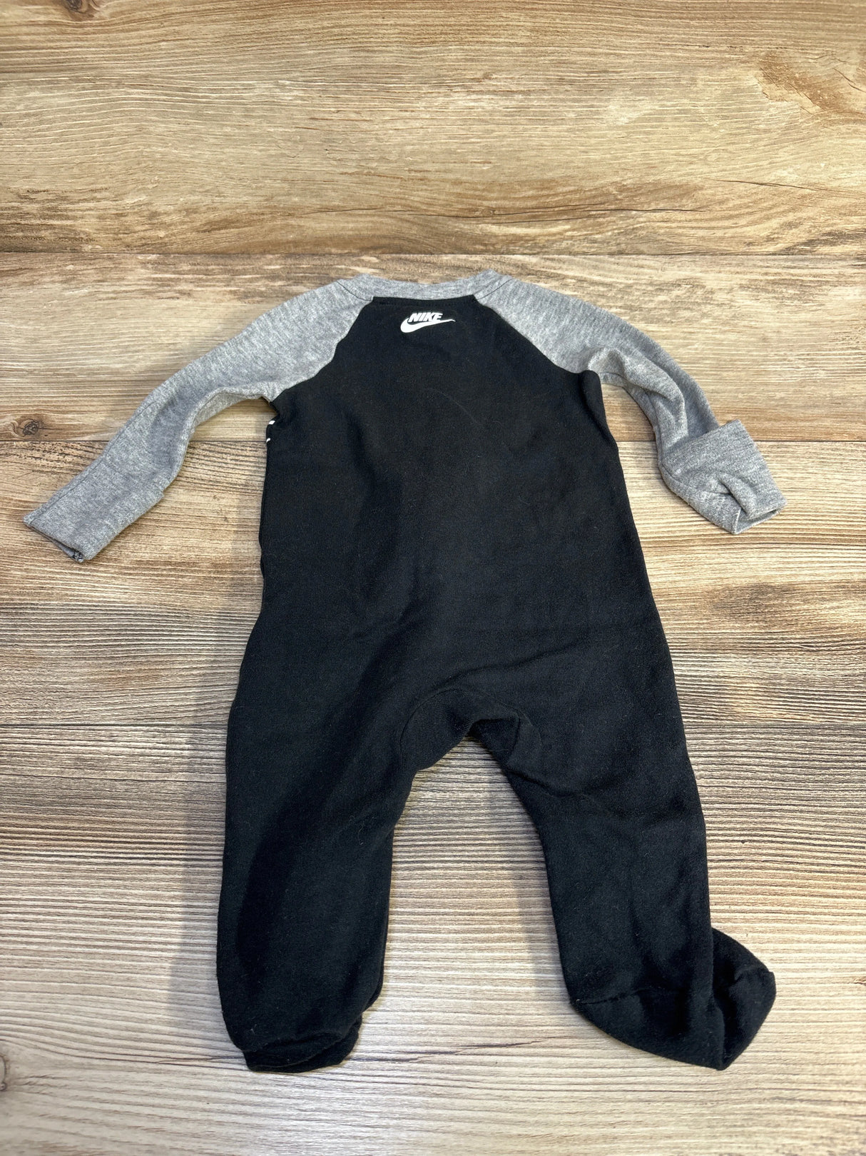 Nike Raglan Sleeper Grey/Black sz 3m - Me n Mommy To Be