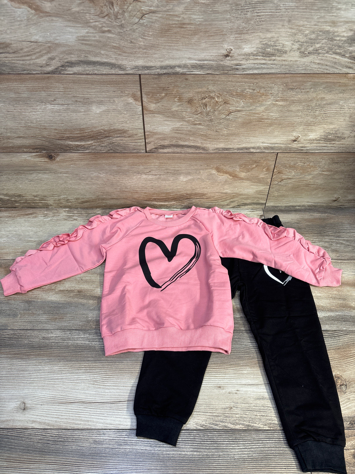 NWOT Hsoxlqf 2pc Ruffle Heart Sweatshirt & Pants Set Pink sz 4-5T