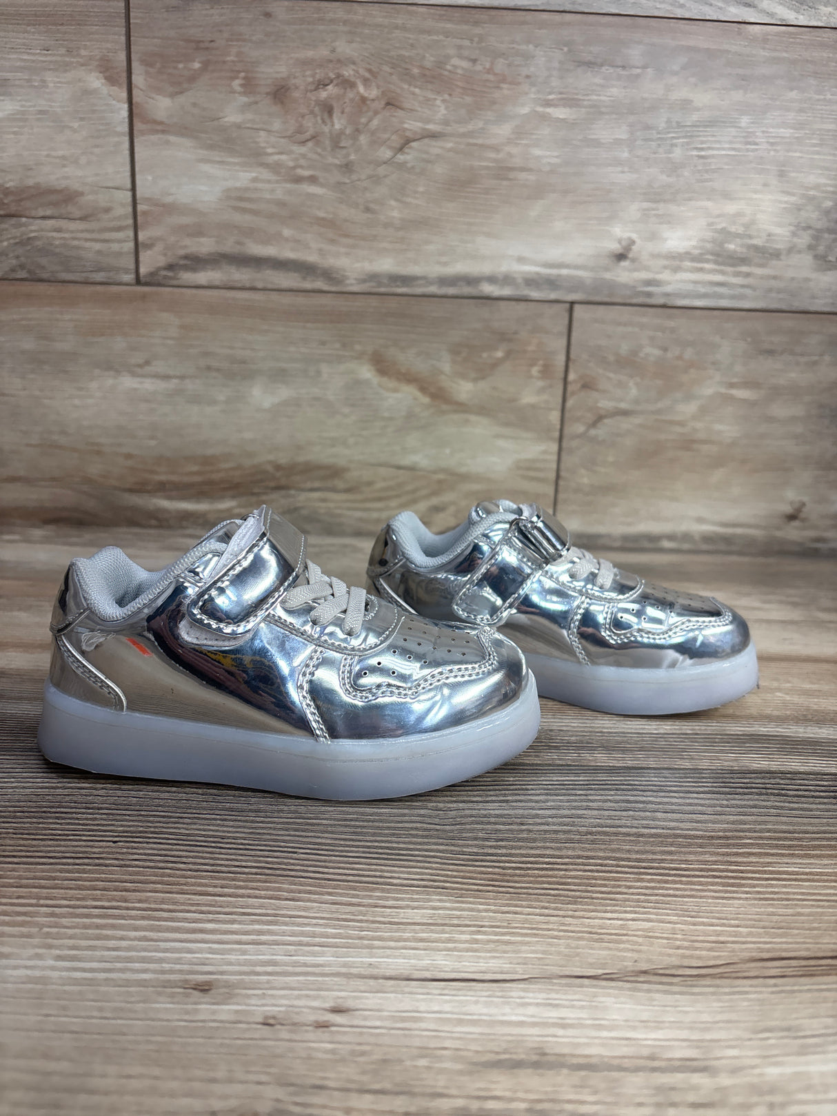 Rechargeable Light-Up Sneakers Silver sz 10c