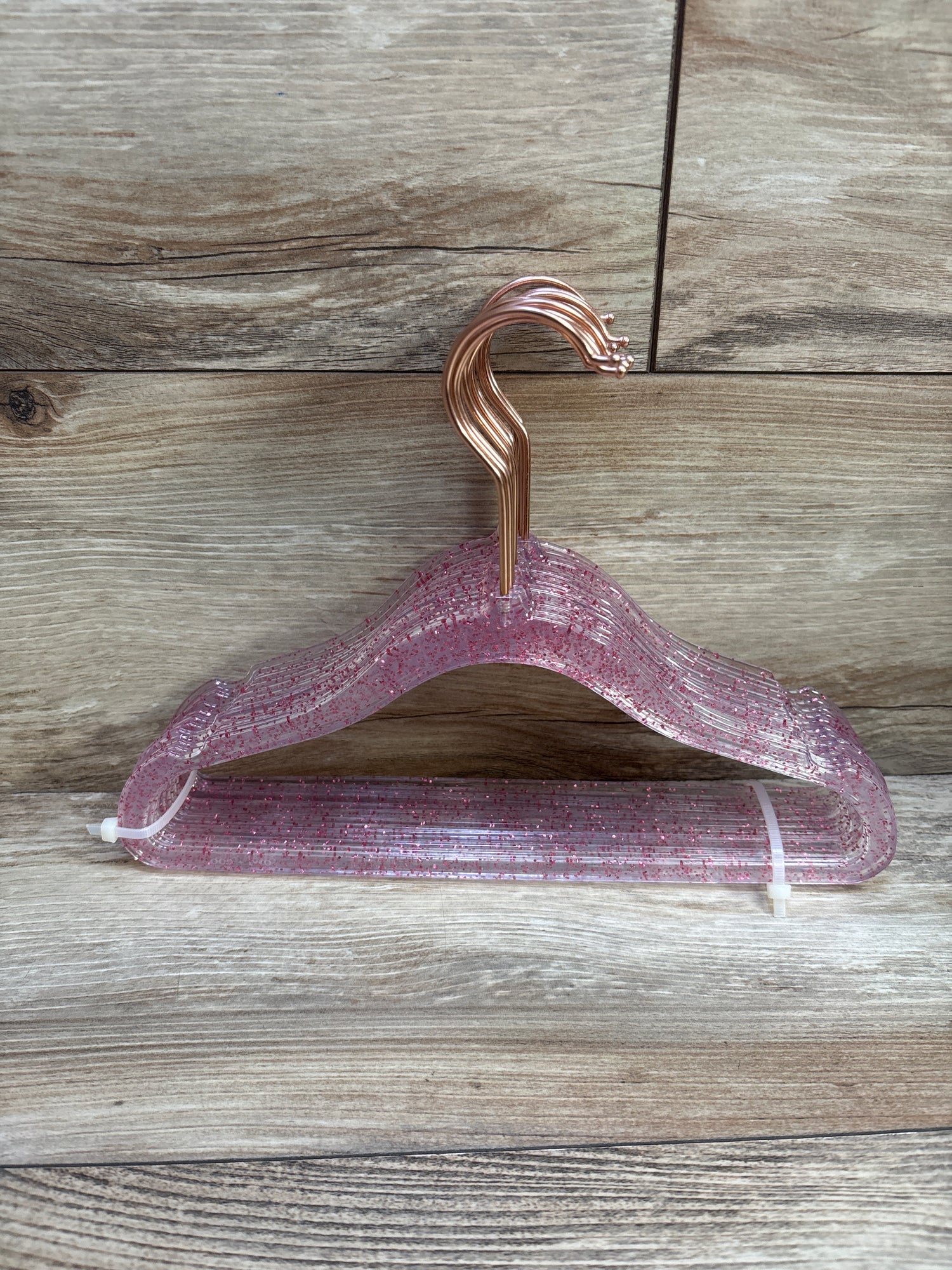 Concepts 14pk 11.5'' Acrylic Glitter Hangers, Pink