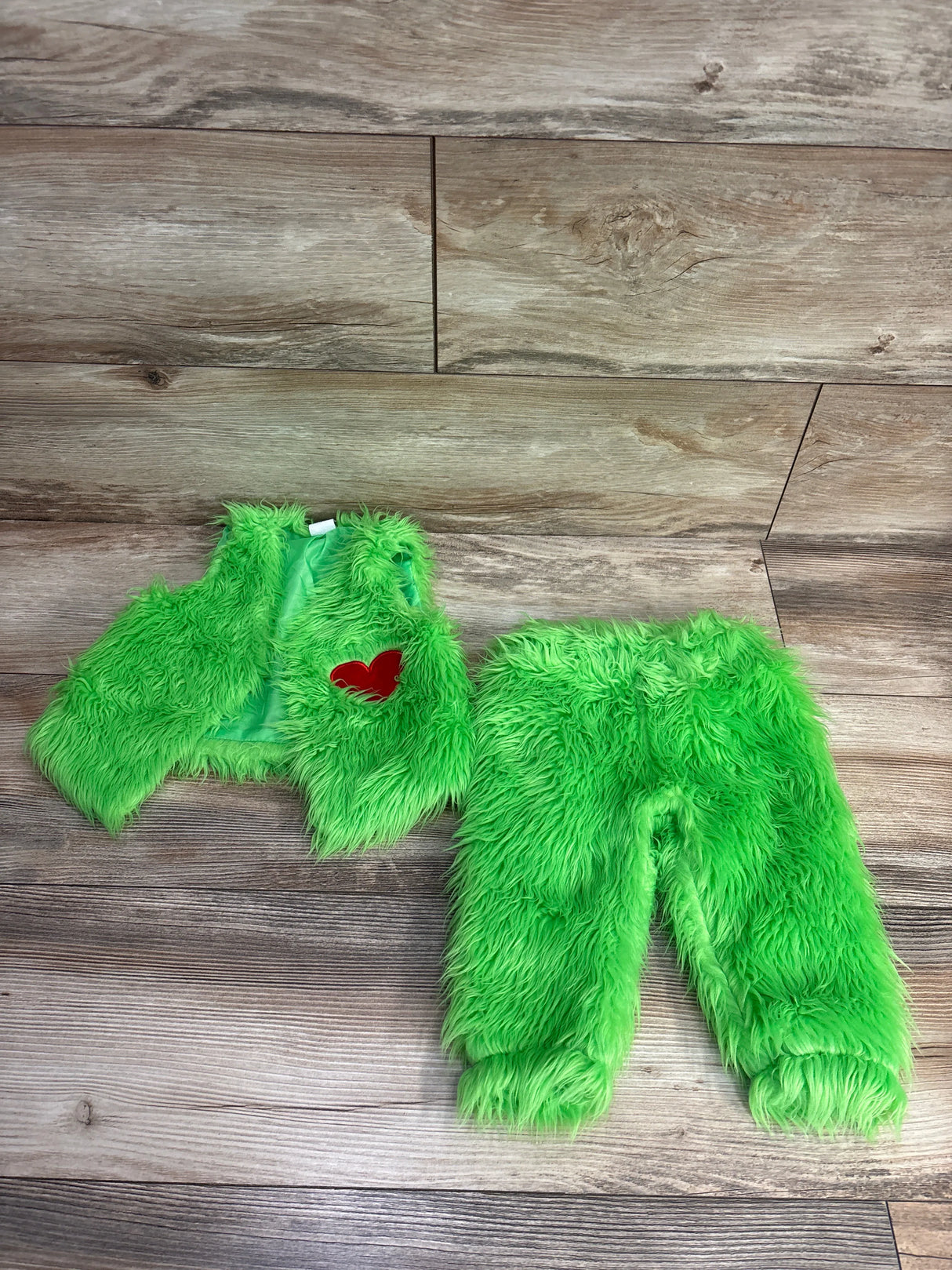 2pc Grinch Fuzzy Heart Vest & Bottoms Set Green sz 0-3m
