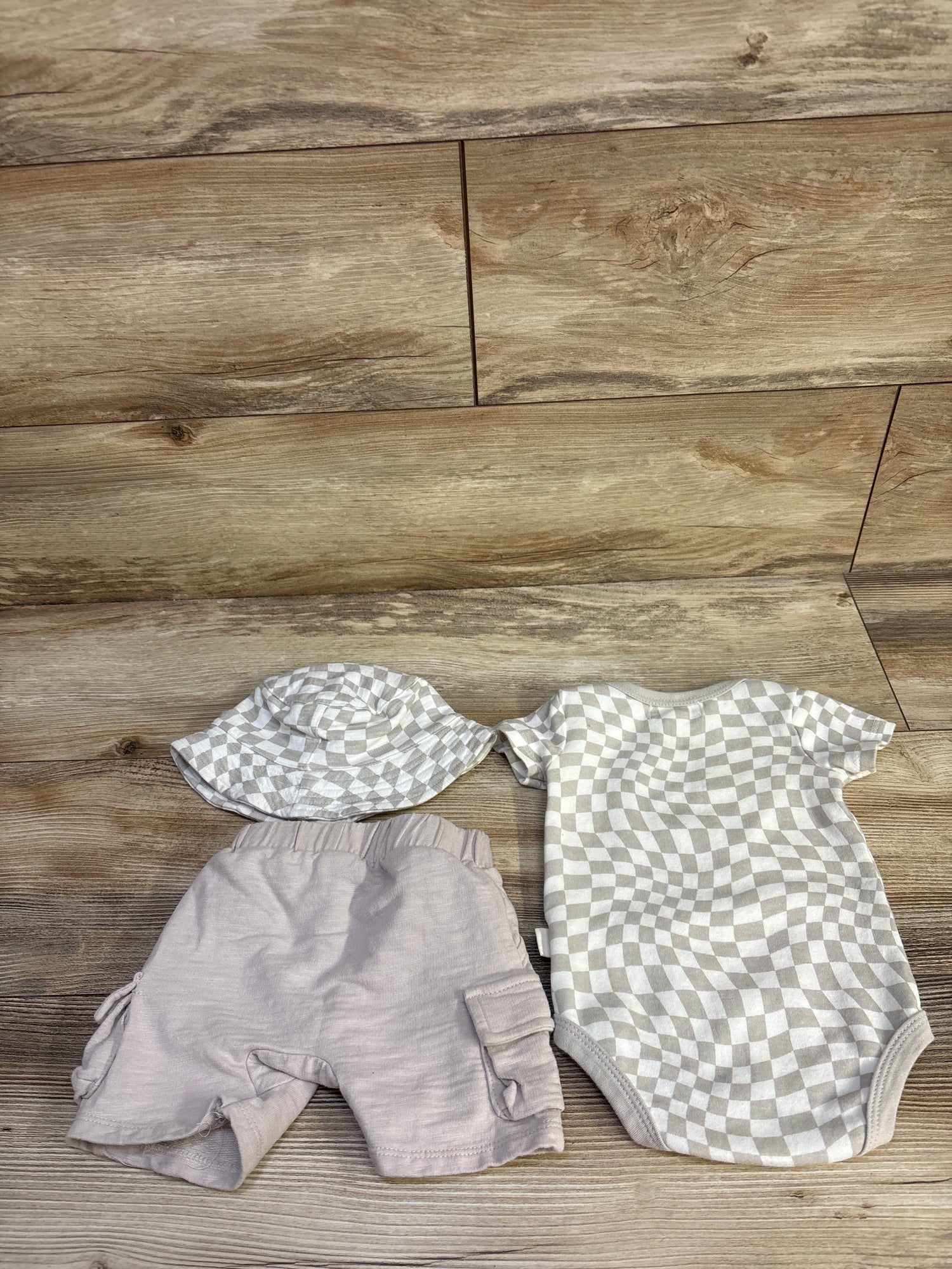 Rabbit + Bear Organic 3pc Mama's Boy Bodysuit, Shorts, & Hat Set Beige sz 6-9m